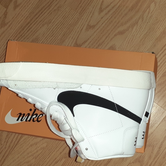 Nike - Picture 6 of 7